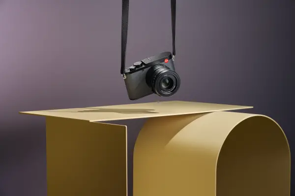 Leica — Company, Rīga